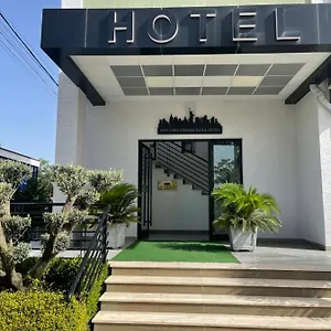 Hotel New York, Kamez